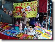 prodej cukrovinek na tr�nici v m�st� Tainan City (Taiwan)